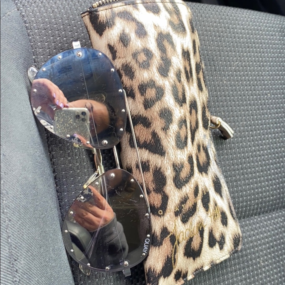 QUAY SUNGLASSES